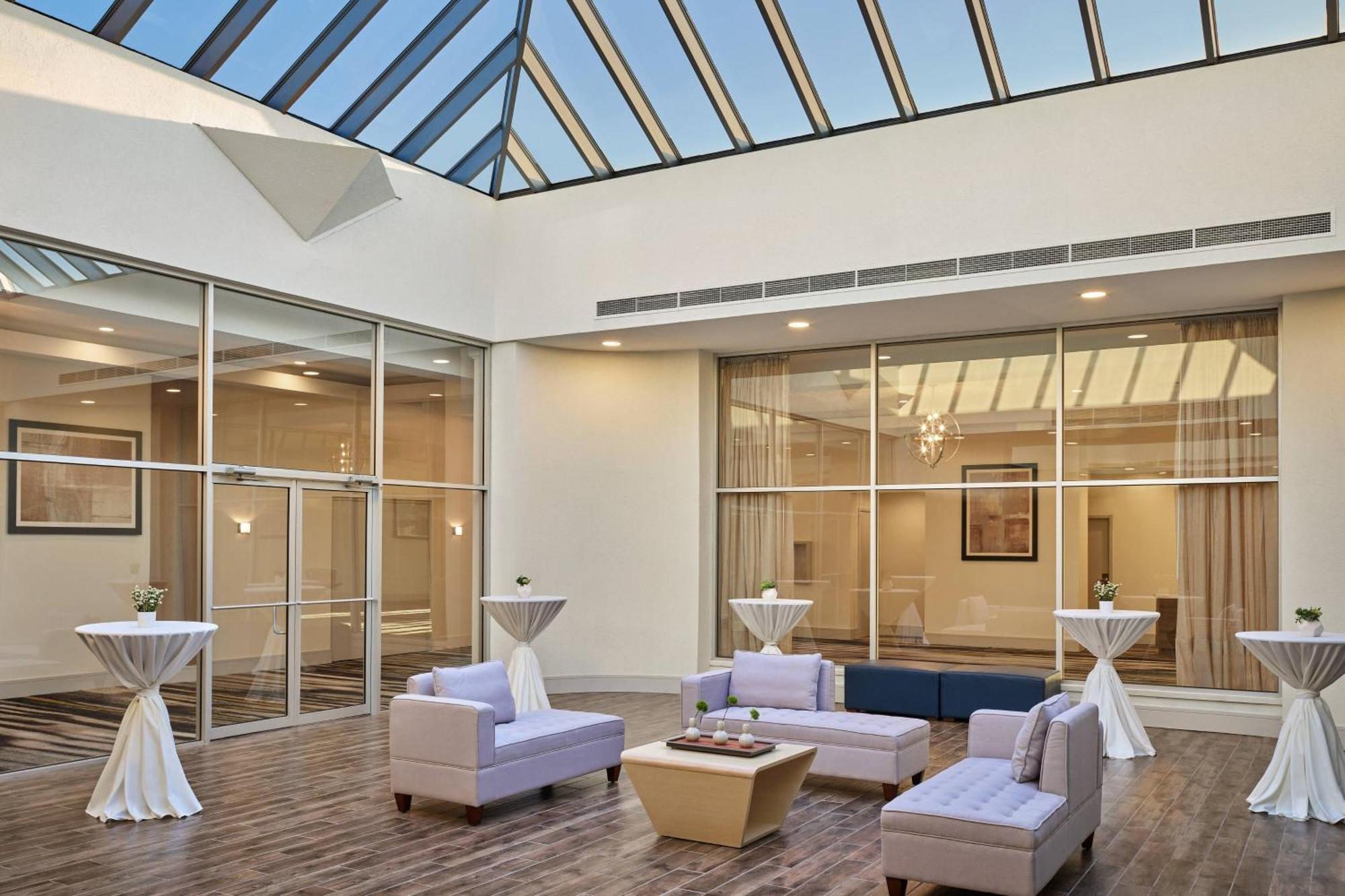 Delta Hotels By Marriott Chicago Willowbrook Exterior foto