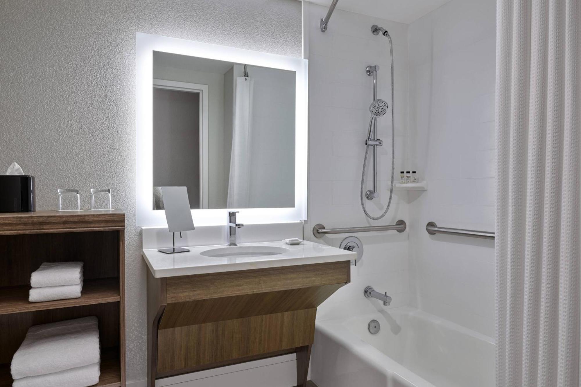 Delta Hotels By Marriott Chicago Willowbrook Exterior foto